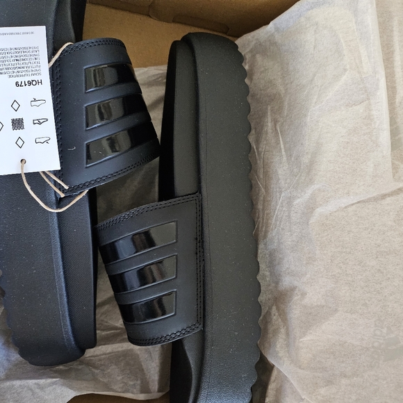 Adilette slides - Picture 2 of 6